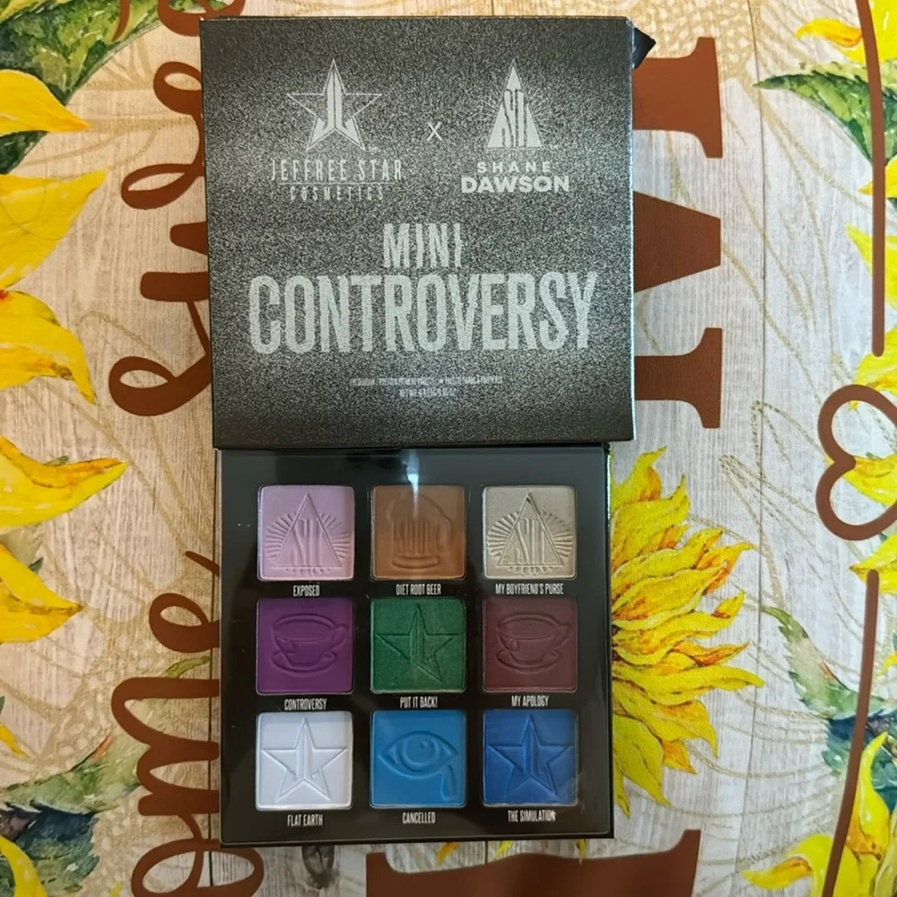 Jeffree Star Cosmetics Mini Eyeshadow Bundle Weirdo, Star Ranch Mini Controversy